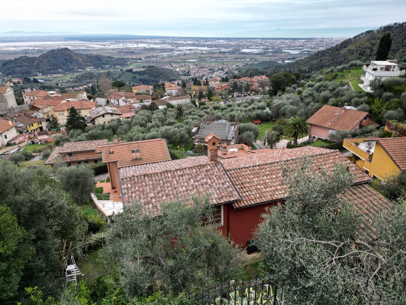 Villa in Corsanico with sea view