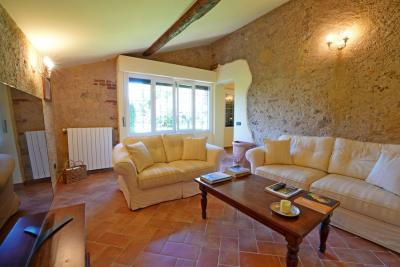 Restored country villa in Pietrasanta