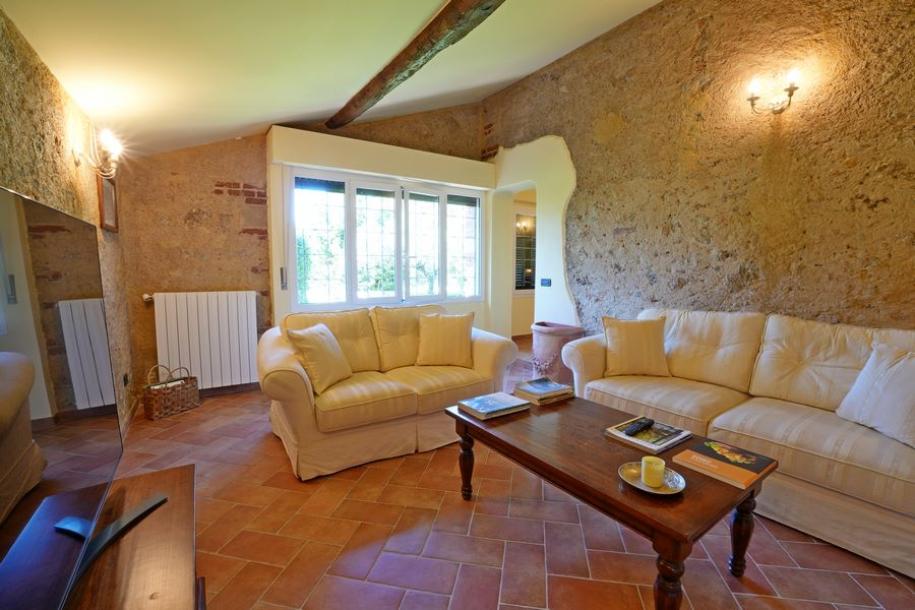 Restored country villa in Pietrasanta-12