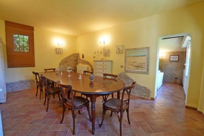 Restored country villa in Pietrasanta