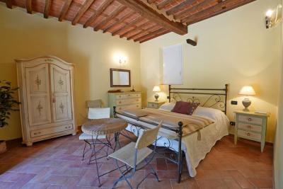 Restored country villa in Pietrasanta
