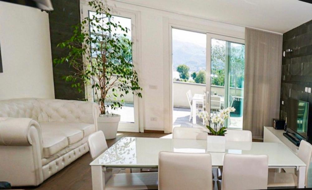 Luxury flat on Iseo sea-4