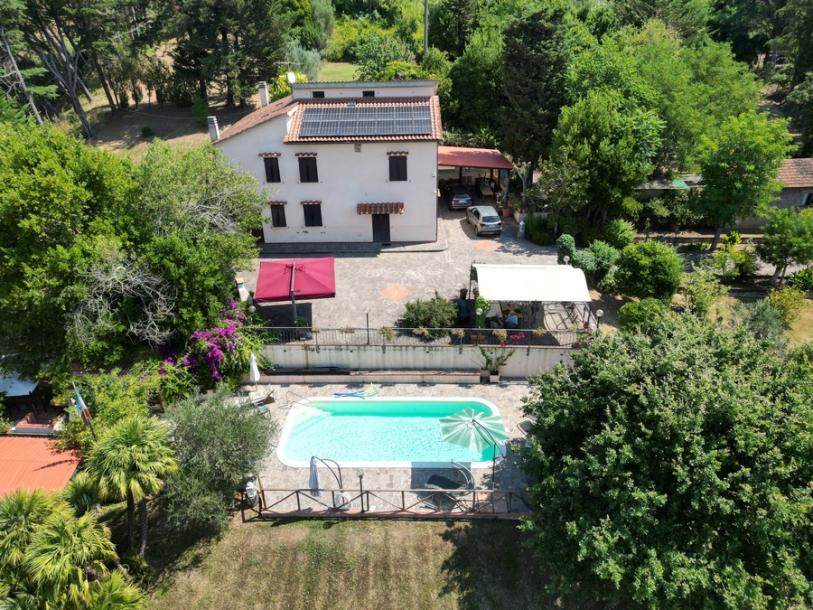 Country villa in Gabbro-11