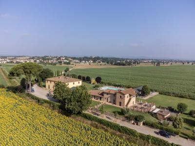 Luxury large property with view to Monte San Savino