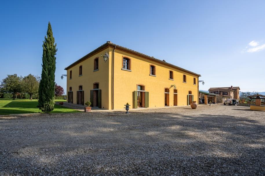 Luxury large property with view to Monte San Savino-9