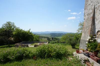 Lovely tuscan village house with garden near Casciana