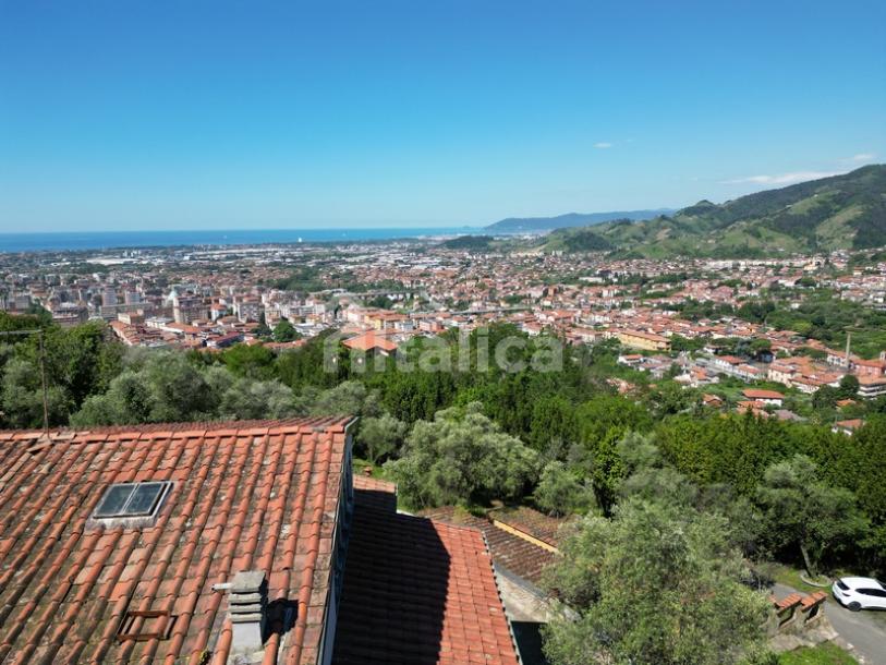 Villa con diversi annessi da rifare, vista mare-6