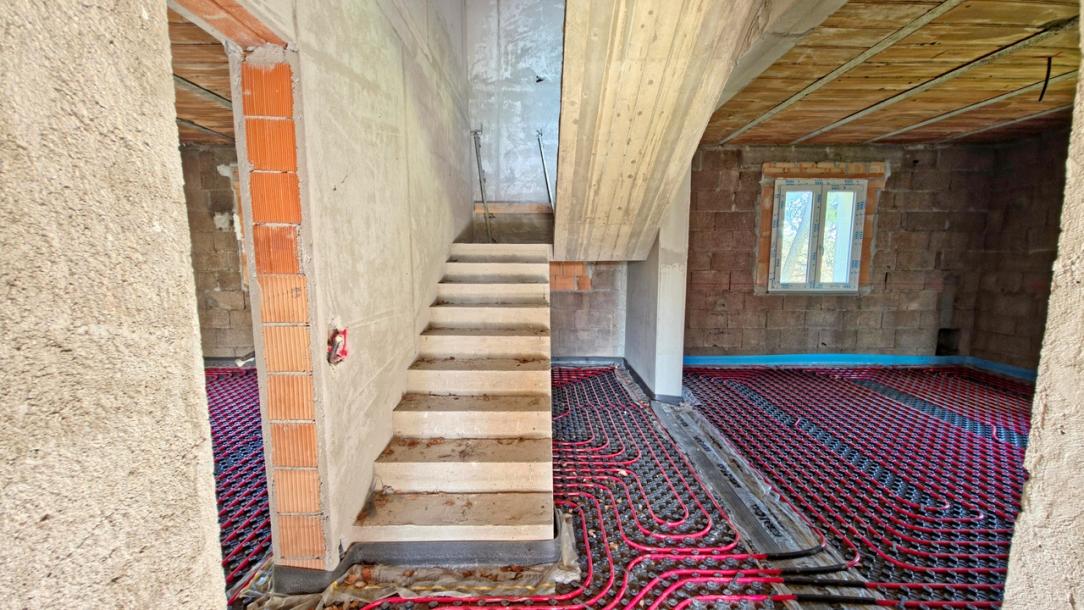 Unfinished country house near Pomarance-4