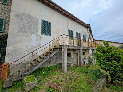 Tuscan house in hamlet near Camaiore