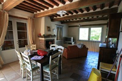 Kamenný dům s bazénem po renovaci u Camaiore