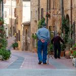 Když vesnice stárne: demografické změny a jejich důsledky pro kupce nemovitostí v Itálii