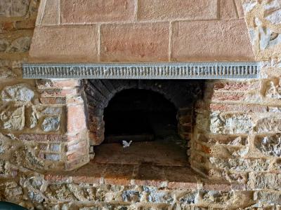 Dva kamenné domy s pozemkem mezi Luccou a Camaiorem