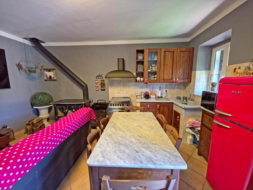 Renovovaný venkovský dům v Lunigianě-22