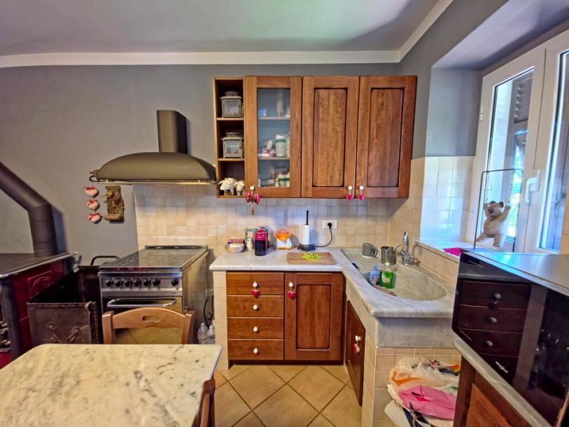 Renovovaný venkovský dům v Lunigianě-13