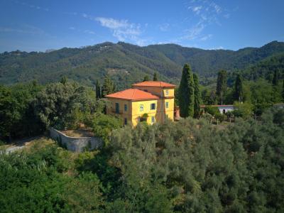 Villa con piscina verso Massarosa