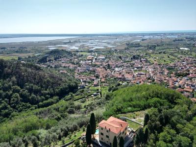 Villa con piscina verso Massarosa