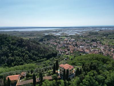 Villa con piscina verso Massarosa
