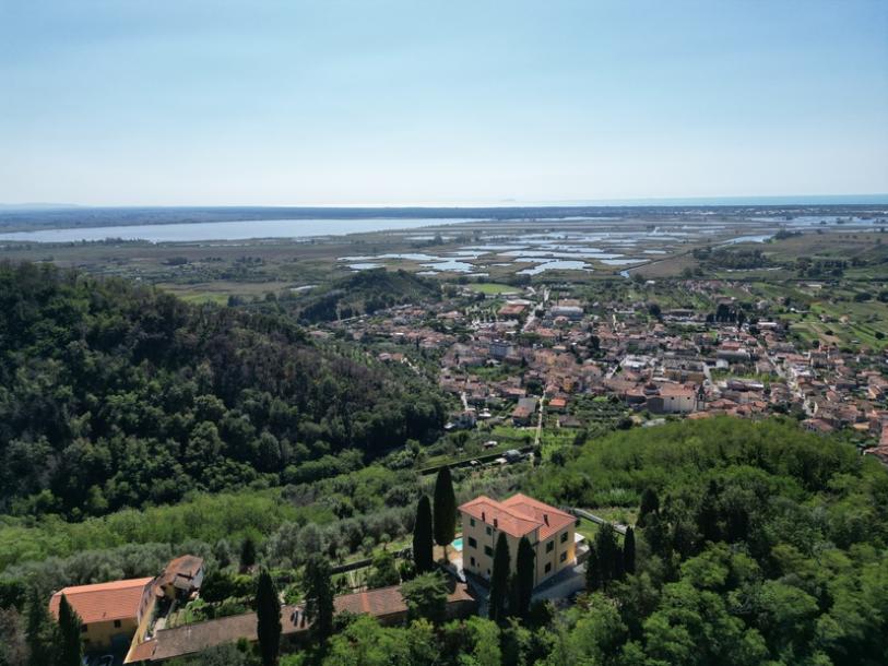 Villa con piscina verso Massarosa-11