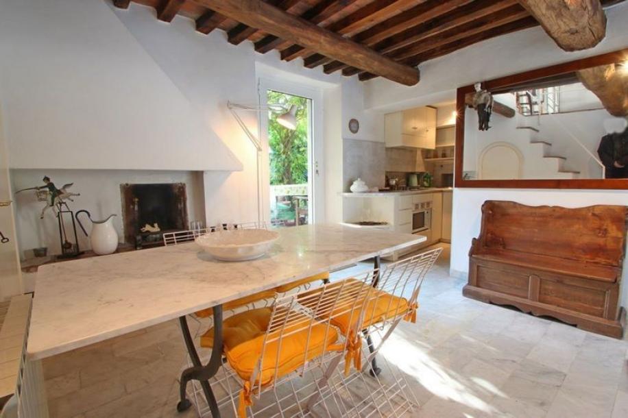 Querceta domek pro panenky mezi Seravezzou a Forte dei Marmi.-16