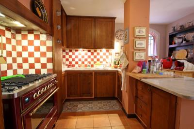 Vila s bazénem u ligurského města Sarzana