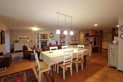 Vila s bazénem u ligurského města Sarzana