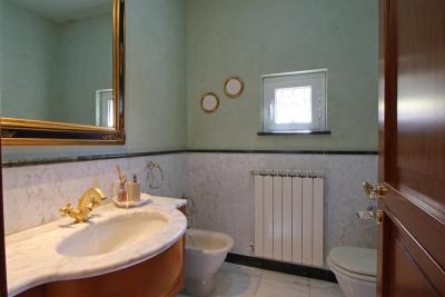 Vila s bazénem u ligurského města Sarzana