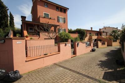 Vila s bazénem u ligurského města Sarzana