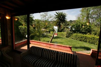 Comprare un casale rustico con piscina a Bargecchia