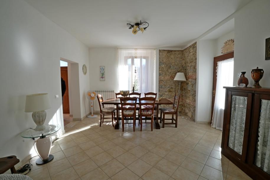 Villa con piscina a Lunigiana-10