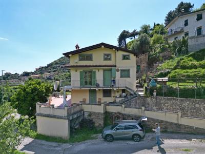 Casa in vendita a Montignoso