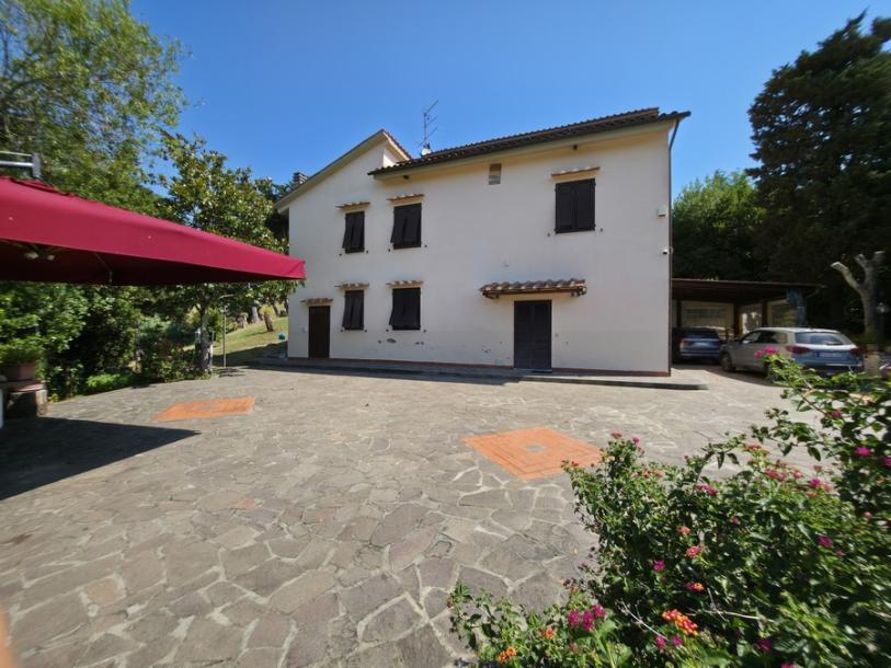 Country villa in Gabbro-9