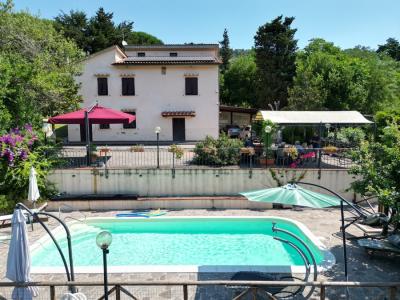 Country villa in Gabbro