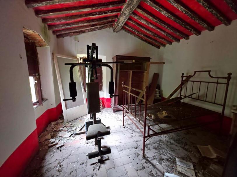 Kamenný dům na renovaci-7