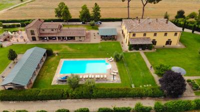 Luxusní velká nemovitost poblíž  Monte San Savino