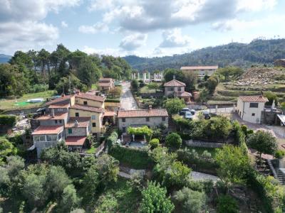 Kamenný dům s výhledem na moře u Massarosy na prodej