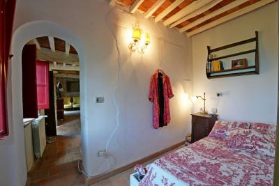 Kamenný dům s výhledem na moře u Massarosy na prodej