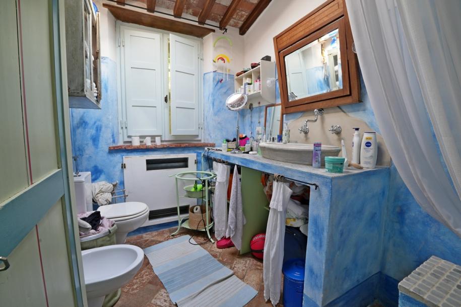 Vila s bazénem a výhledem na moře-9