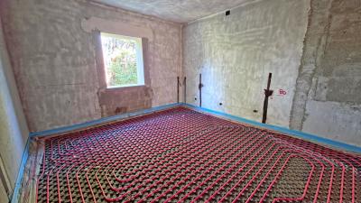 Nový vesnický dům na dokončení u Pomarance