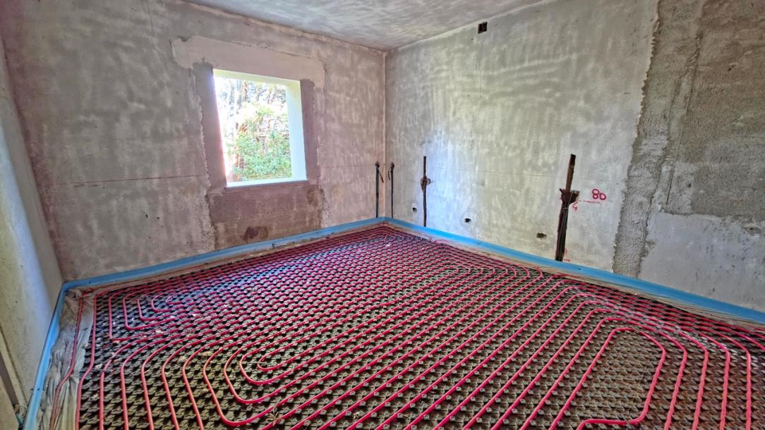 Unfinished country house near Pomarance-9