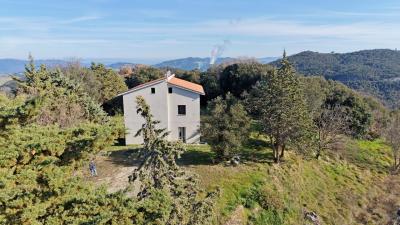 Nový vesnický dům na dokončení u Pomarance