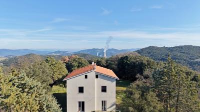 Nový vesnický dům na dokončení u Pomarance