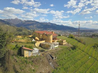 Villa with seaview near Carrara