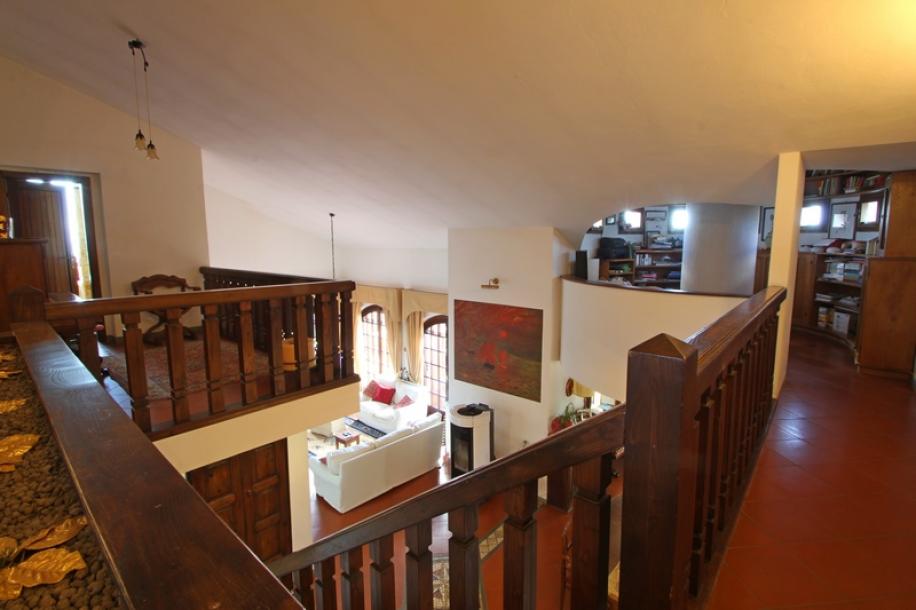 Moderní vila s výhledem na moře u Carrary-11