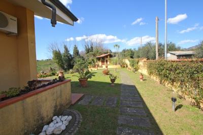 Villa with seaview near Carrara