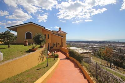 Villa with seaview near Carrara