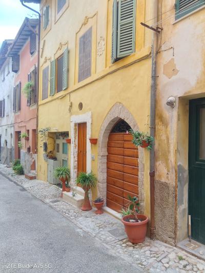 Affascinante appartamento di pregio nel centro storico basso di Spoleto-2