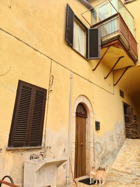 House in umbrian hamlet-2