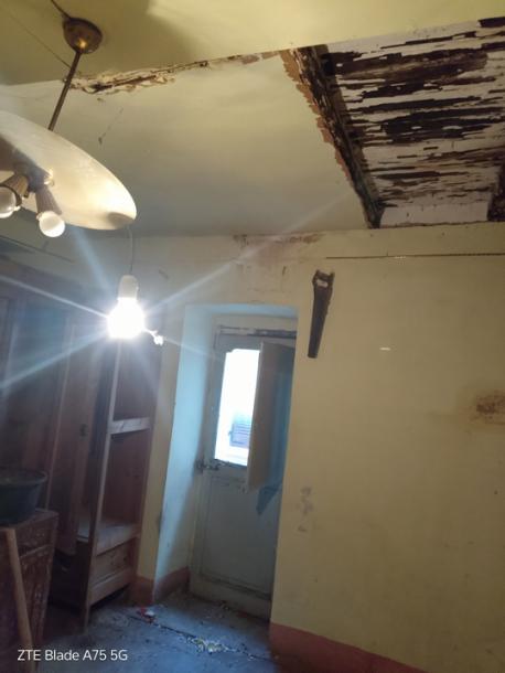 House in Umbria for renovation-16