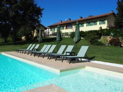 Private villa or B & B near Asti