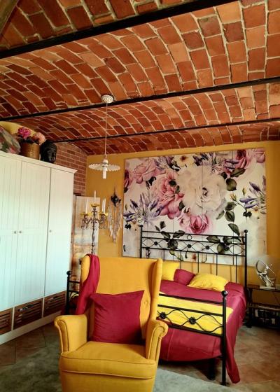 Private villa or B & B near Asti